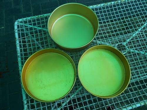3 Gold coloured baking tins (excellent condition)